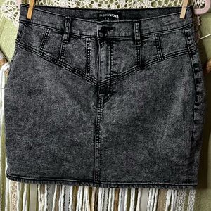 FASHION NOVA: GRAY DENIM SKIRT